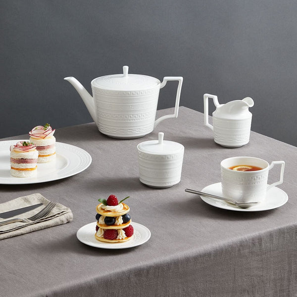 Wedgwood Intaglio Set of 4 Teacups & Saucers