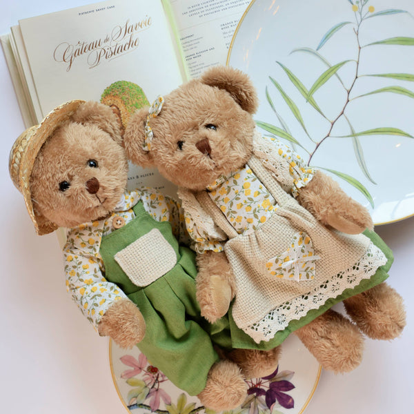 Farmhouse Bear Couple