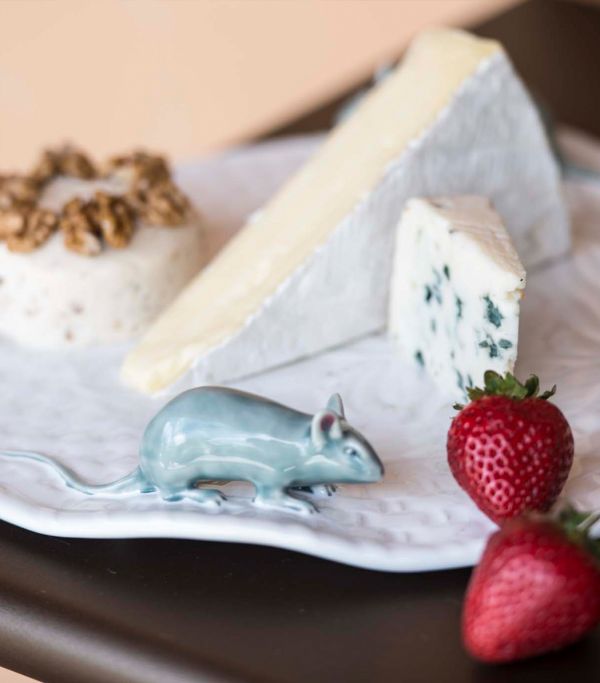 Cheese Trays White Lily Cheese Tray with Natural Mouse
